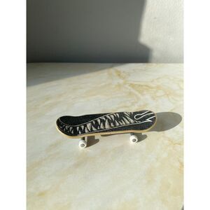 Tony Hawk Hot Wheels black Skateboard